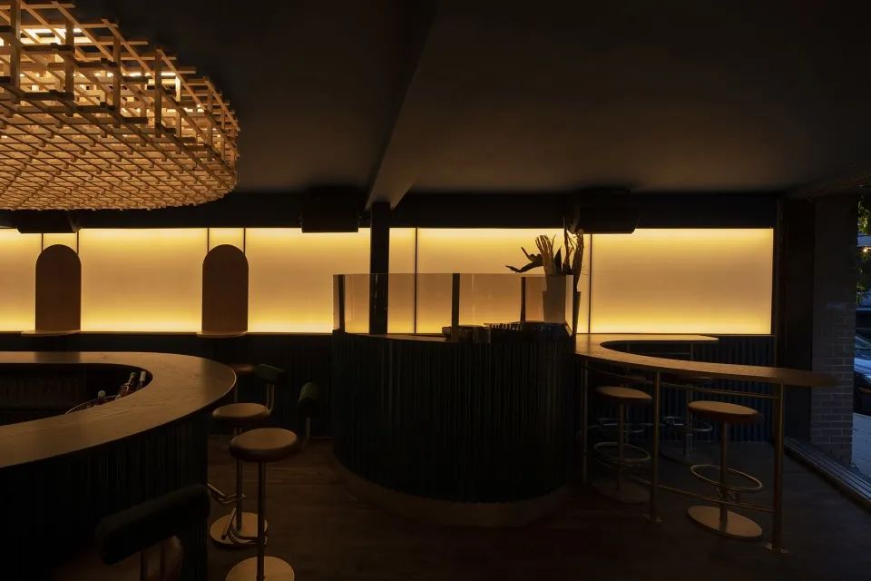 Minéral 酒吧 | 光与色彩的温暖与冷峻交融-22