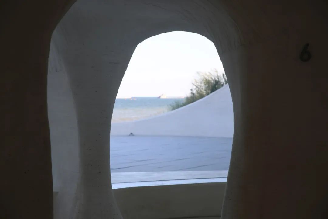 阿那亚的海、建筑与艺术 | 探索海边孤独的图书馆与礼堂-78