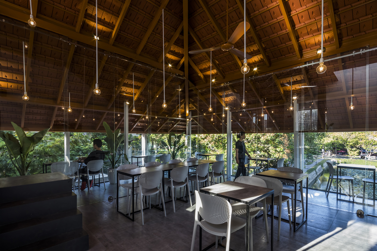 越南传统与现代交融的 O2 咖啡馆-13