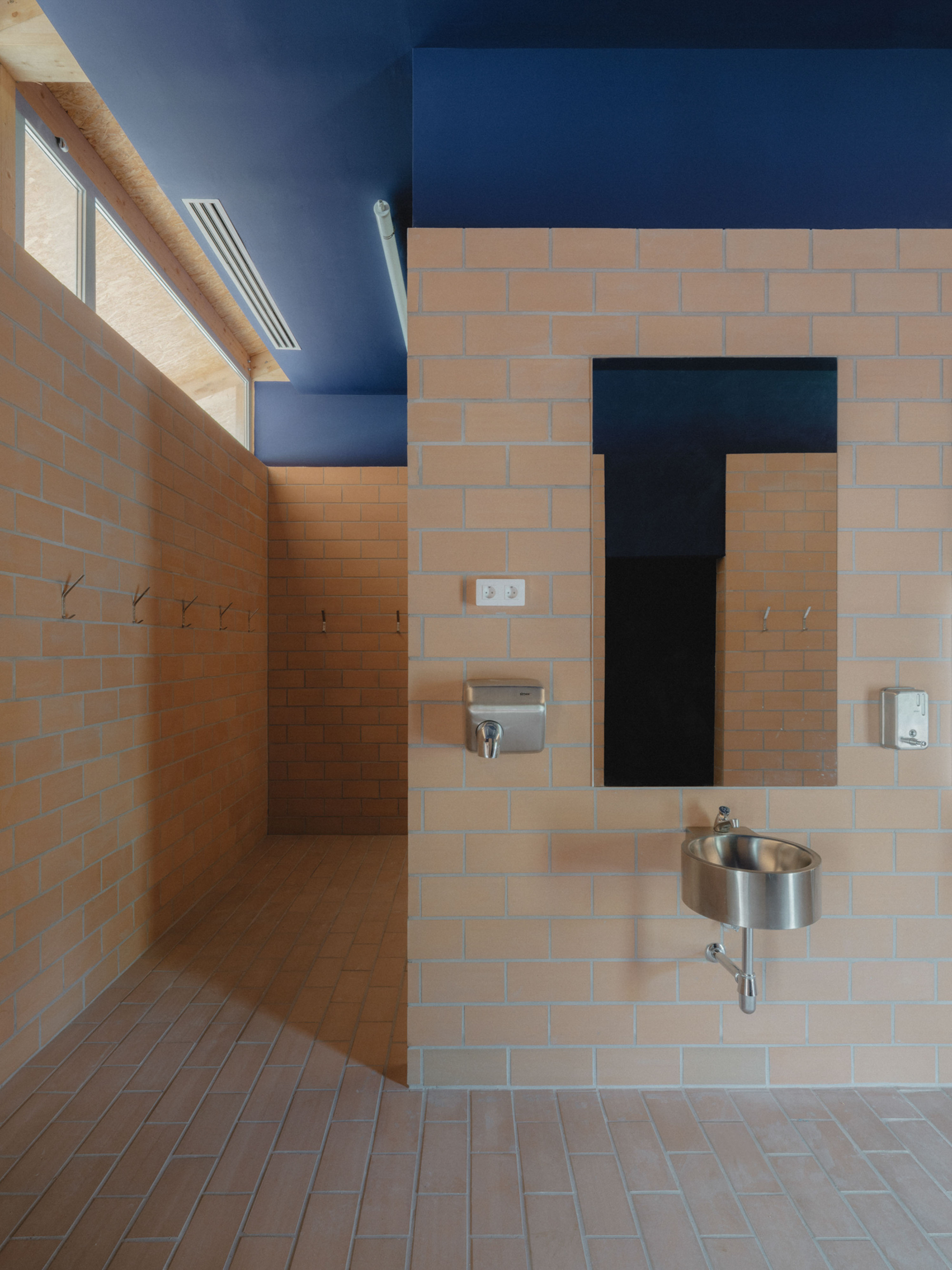 Ripoll - Changing Rooms and a Multi-Purpose Hall / MH.AP Studio + Sergi Serrat-32