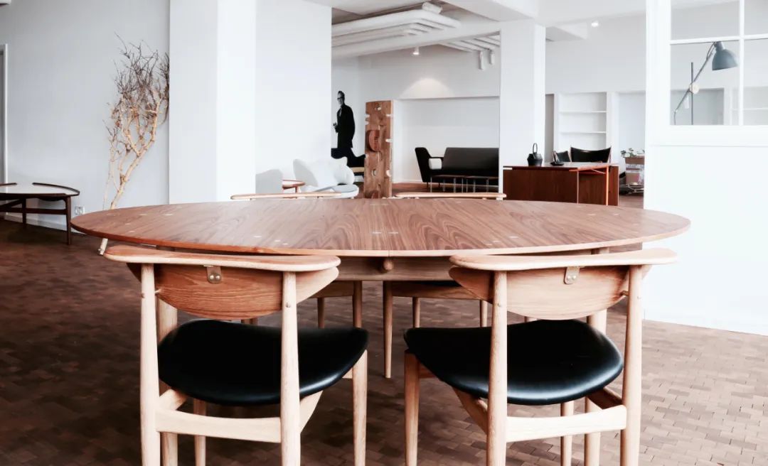 Finn Juhl 设计的奢华银桌-27