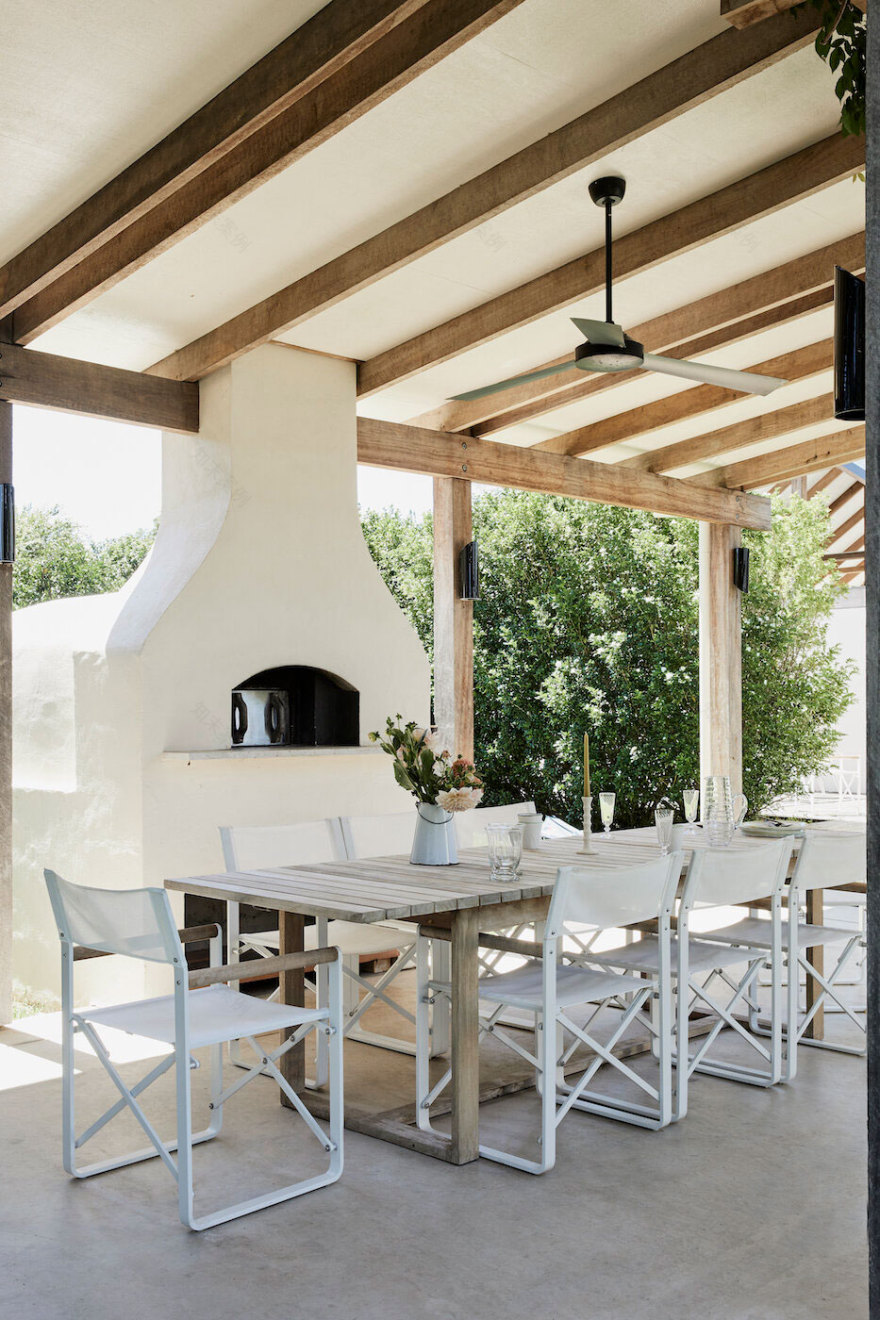 澳大利亚历史悠久的拜伦湾别墅现代内饰设计-25