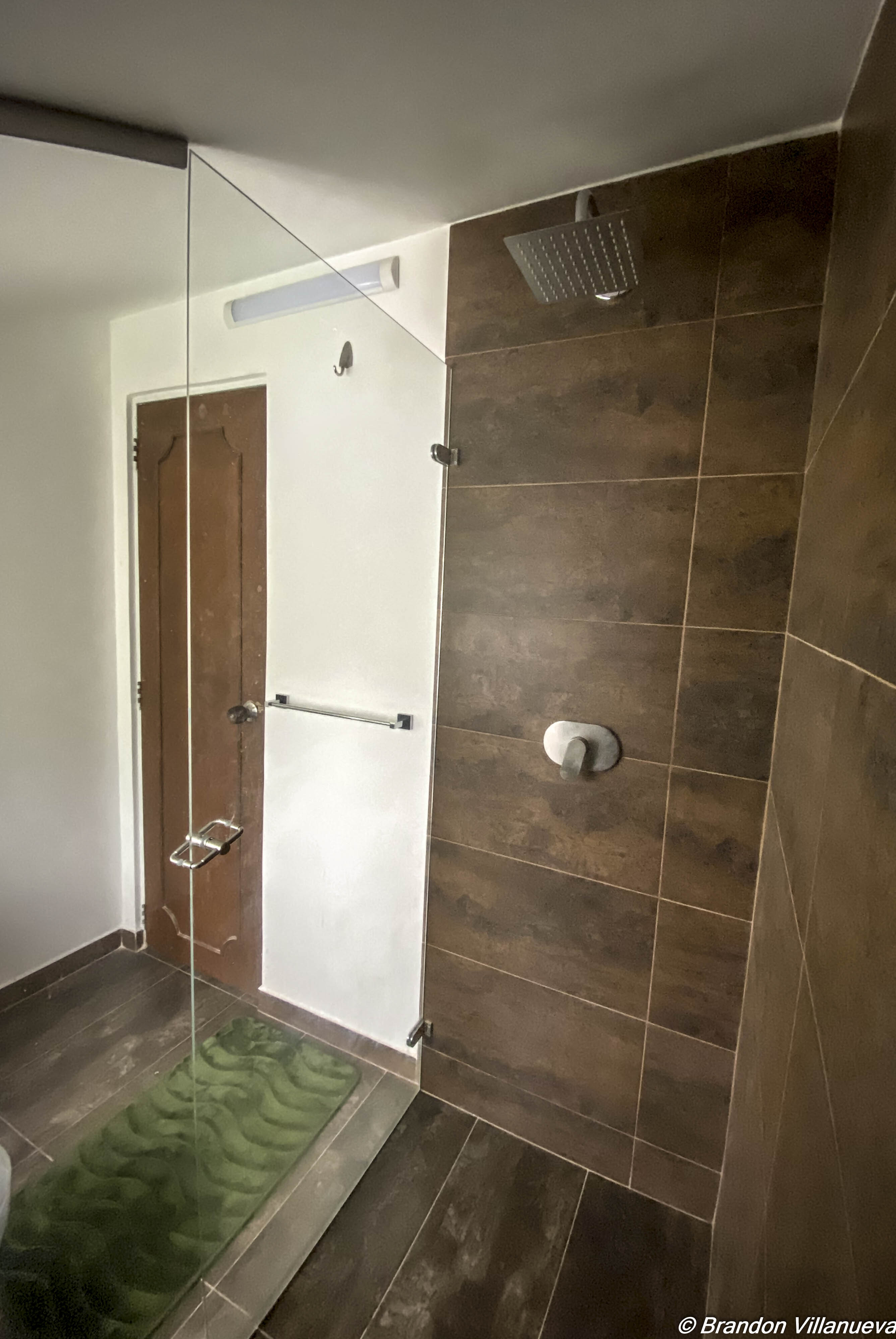 小型浴室翻新丨哥伦比亚丨Brandon Villanueva-20