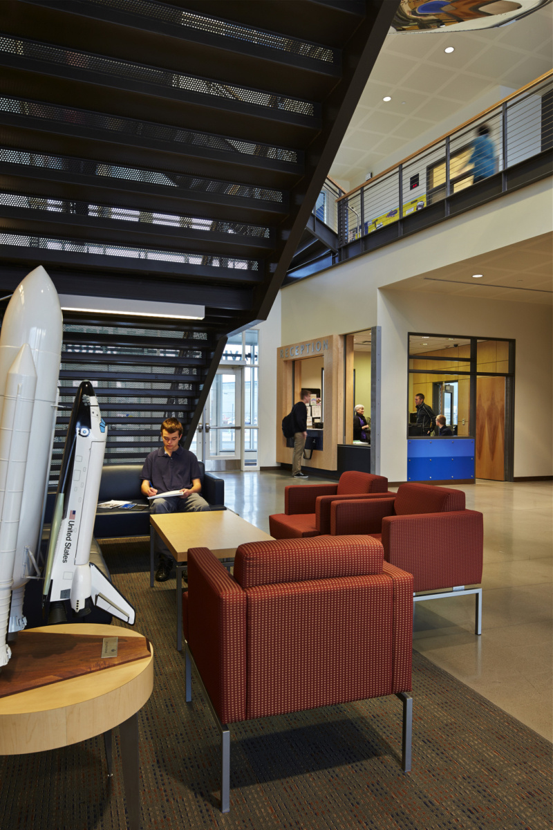 雷斯贝克航空高中-13