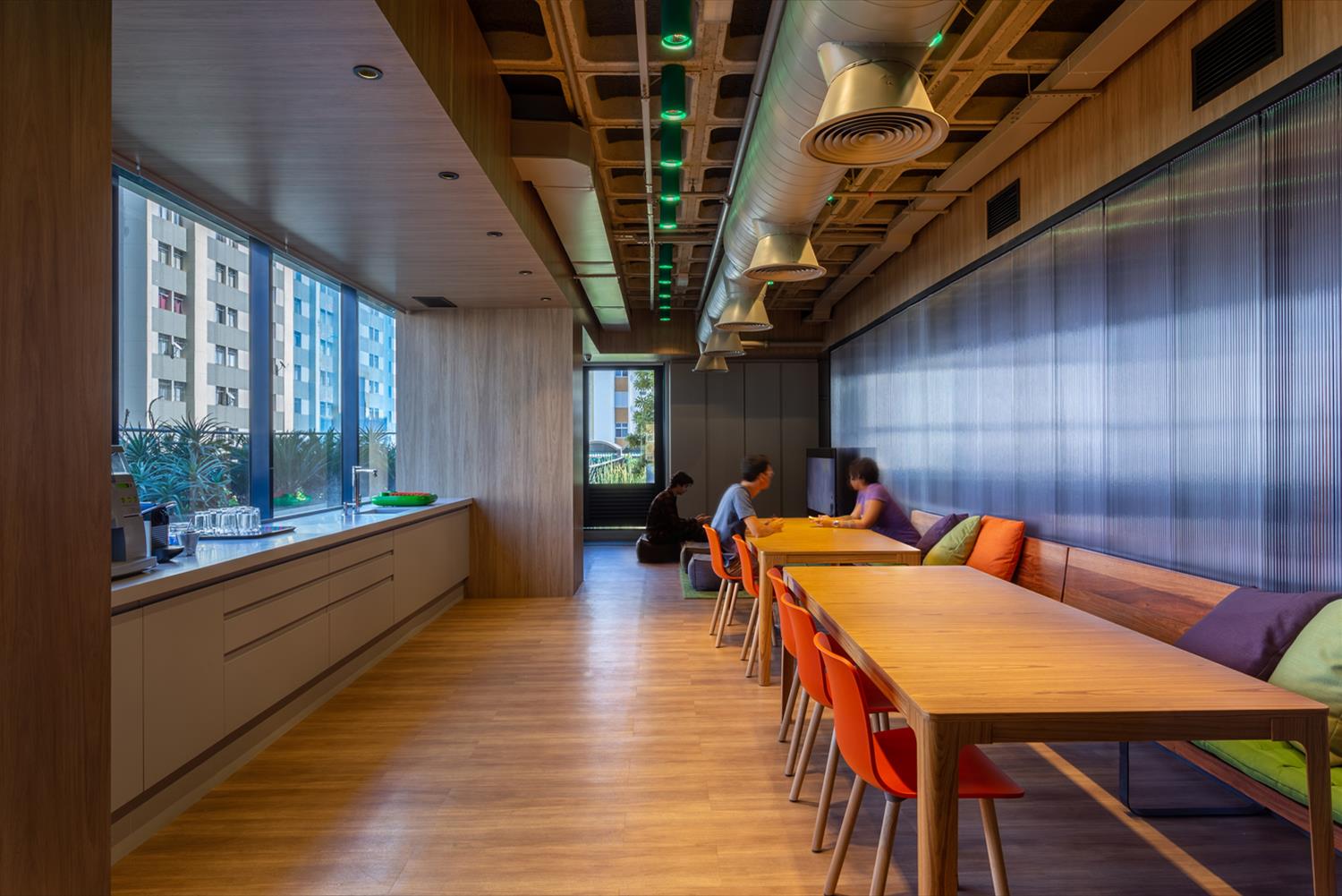 MACh Arquitetos 打造音乐字母总部，创新设计引领行业趋势-11