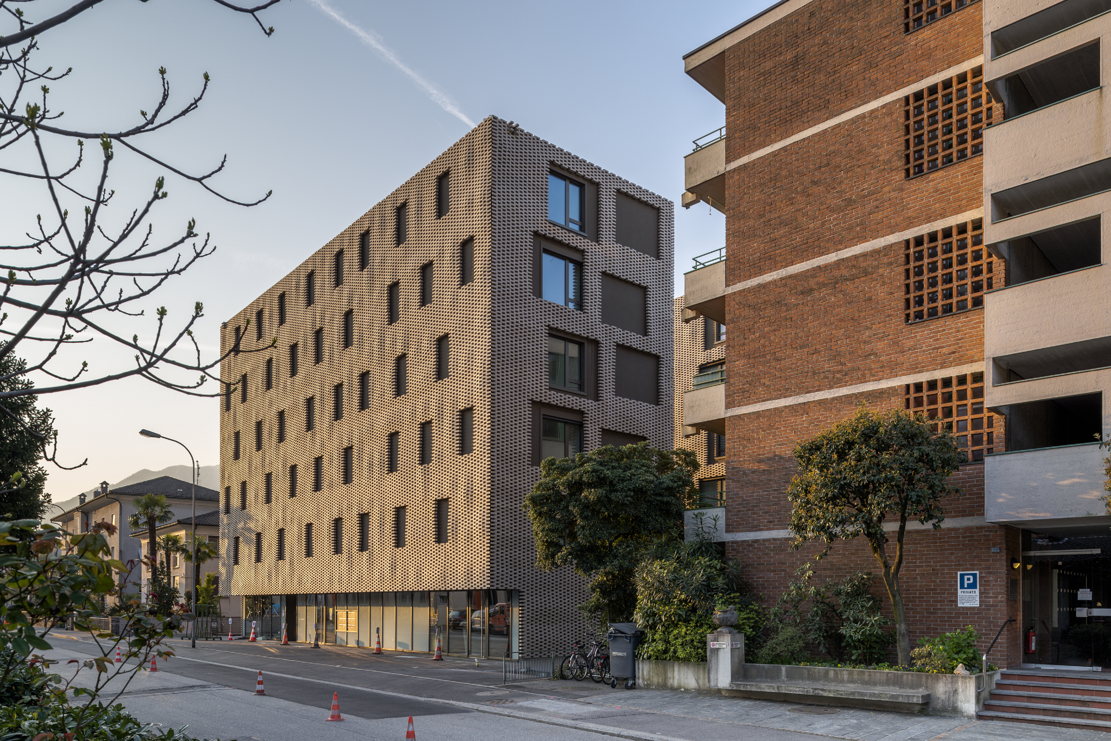 瑞士洛迦诺市“Residenza Le Stelle”项目 | 创新模块化立面设计-38