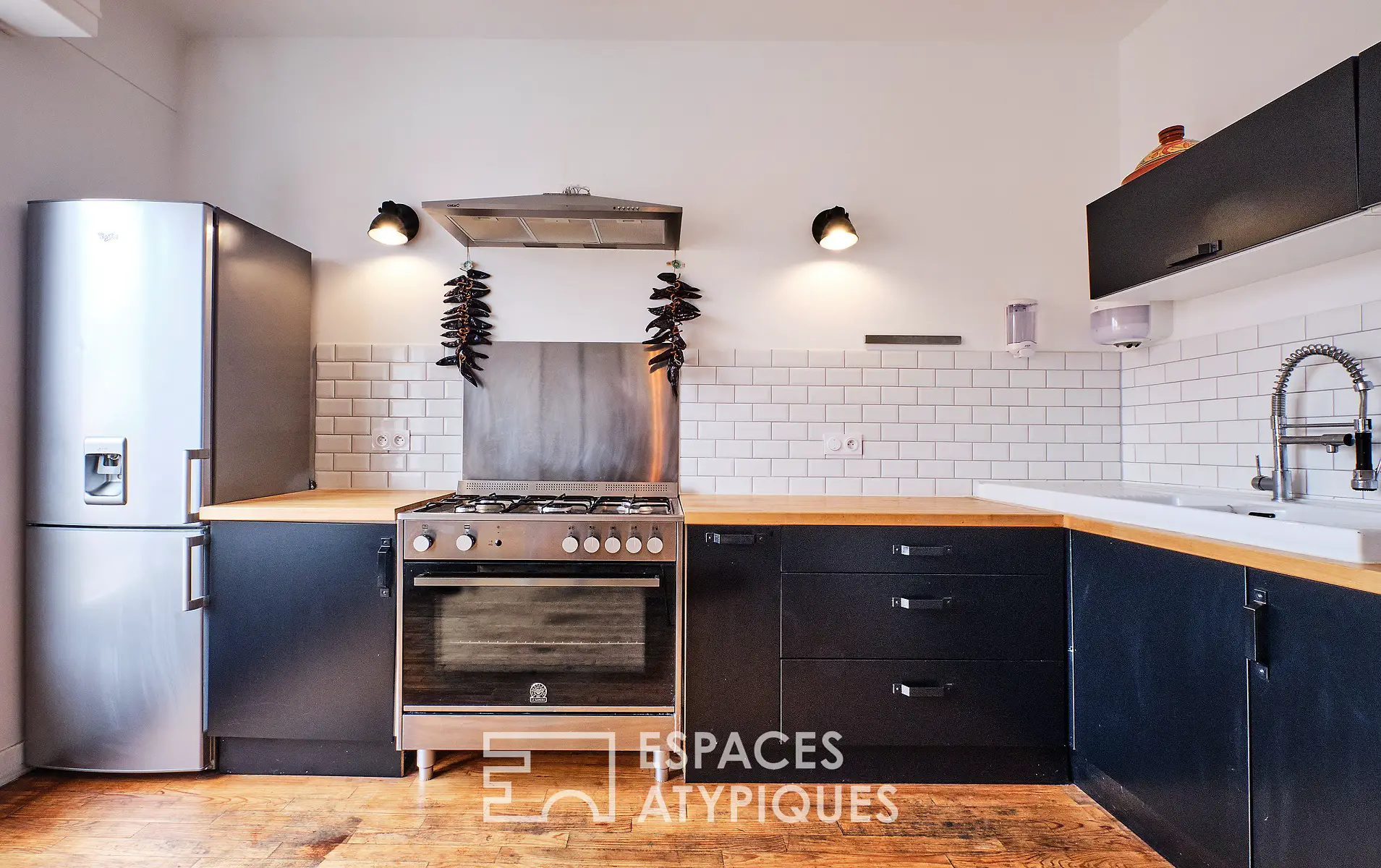 西班牙巴斯克海岸 | 焕新复古冲浪风格家庭住宅-6