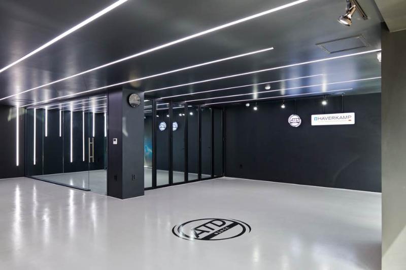 现代氛围的 50 平汽车美容店设计-7