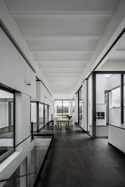 融合古典与工业的三个庭院之家-17