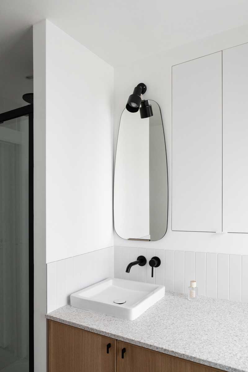 巴黎红色墙面的阁楼公寓设计-15