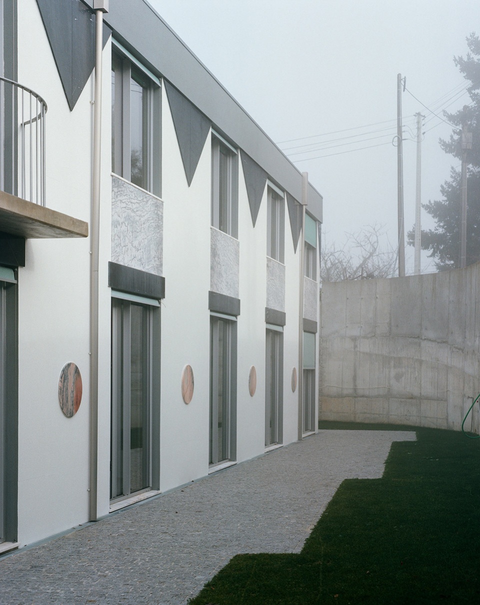 卡片住宅 | 葡萄牙 Fala Atelier 设计的双层“变形盒子”-3