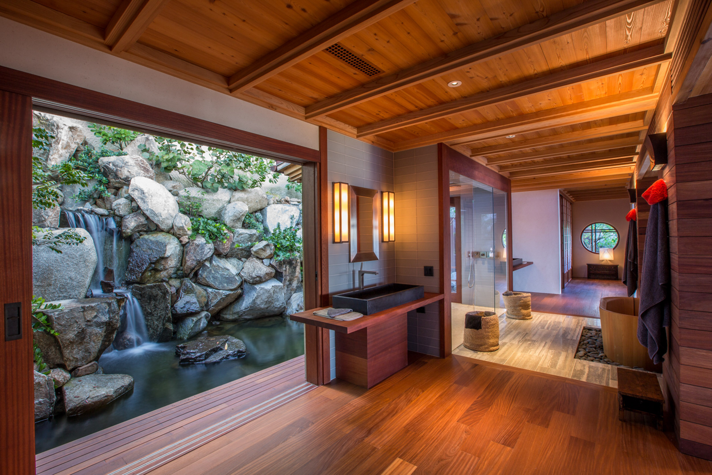 Kurisu International-12