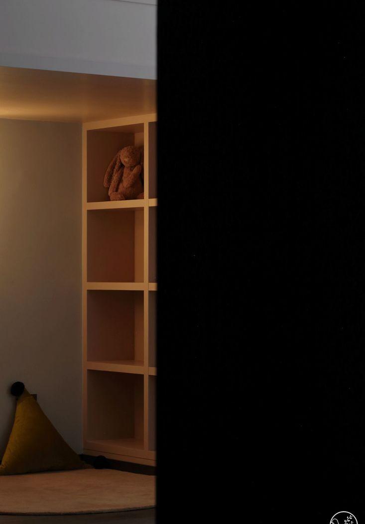 清羽设计丨平层丨黑白冷调如何打造温馨小家-31