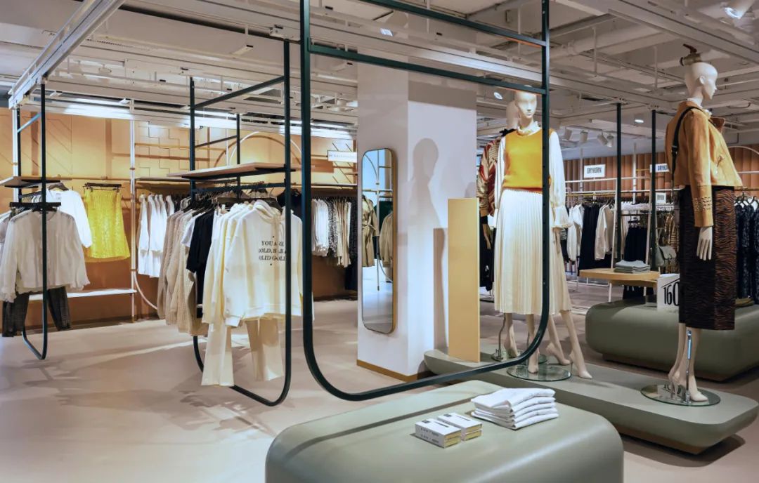 德国 LUDWIG BECK 百货女装楼层设计丨德国慕尼黑-2