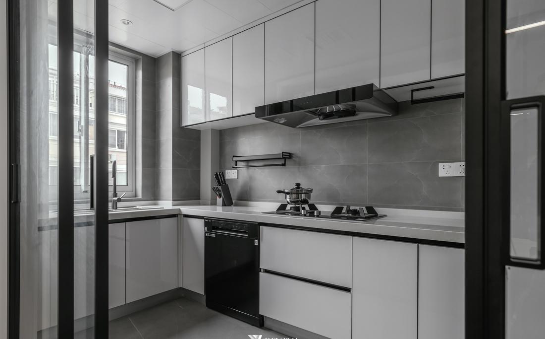 平层高级黑白灰+暖橙色室内设计丨惠译设计工作室-30