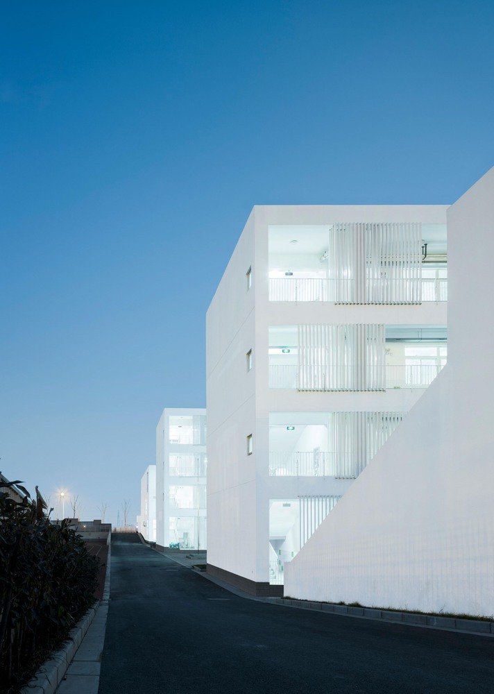 南京大山地小学 · 嵌入山坡的立体公共空间-34