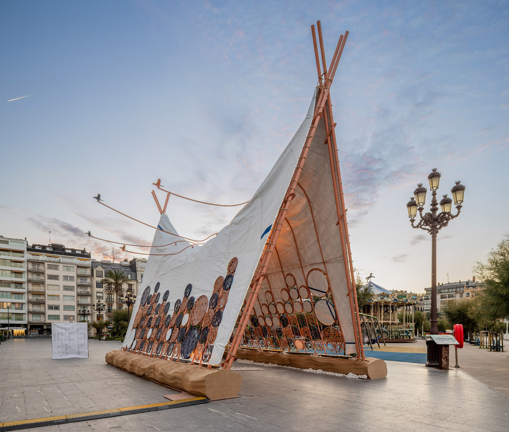 《轻盈与抗议》装置丨Izaskun Chinchilla Architects-3