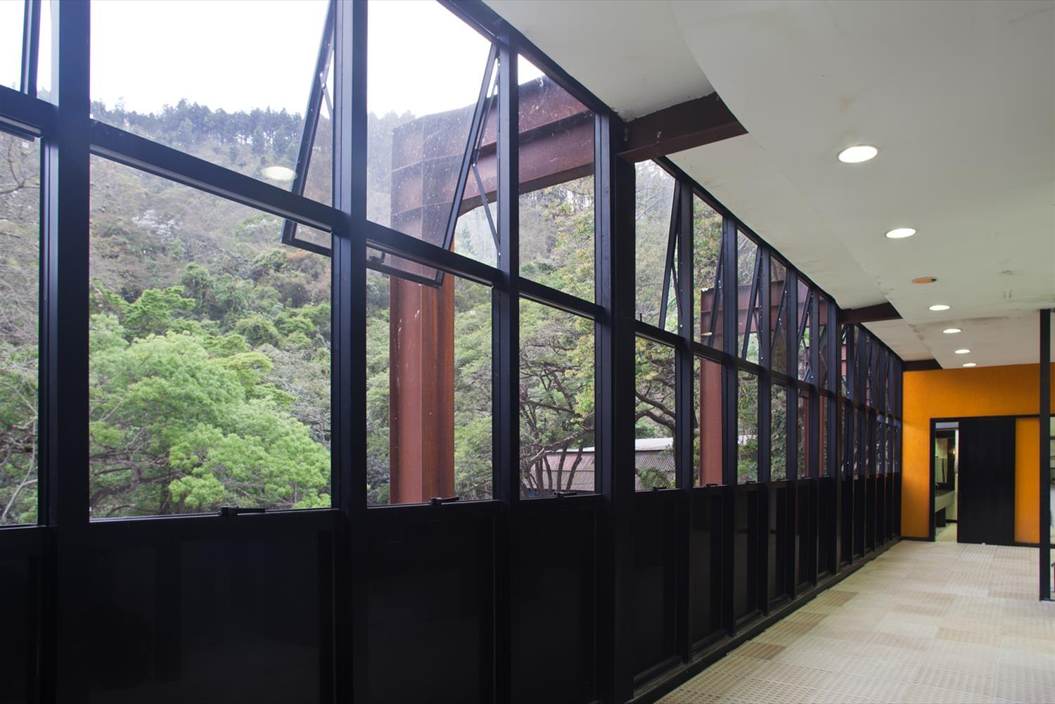 Clube Campestre 运动俱乐部更衣室设计-8