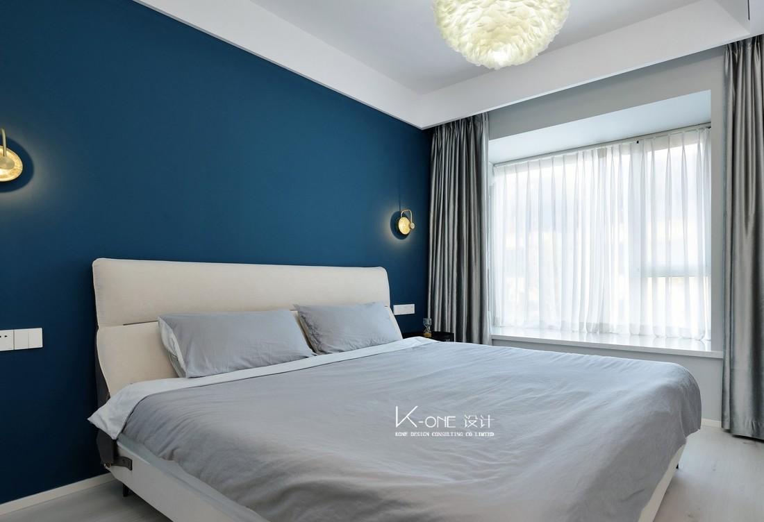 白色简约家居,宝蓝点缀的安静空间-18