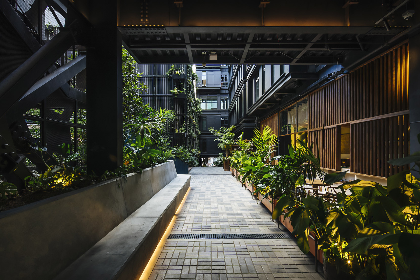 麦德林Click Clack酒店，哥伦比亚 / Plan:B Arquitectos-5