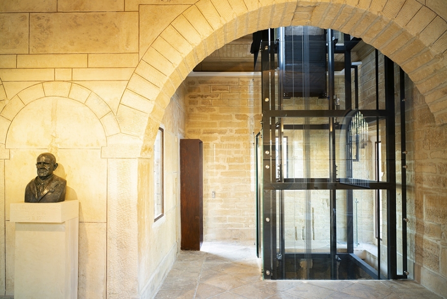 西班牙 Piedra 大楼翻新 | 纯手工石砌艺术的现代诠释-21