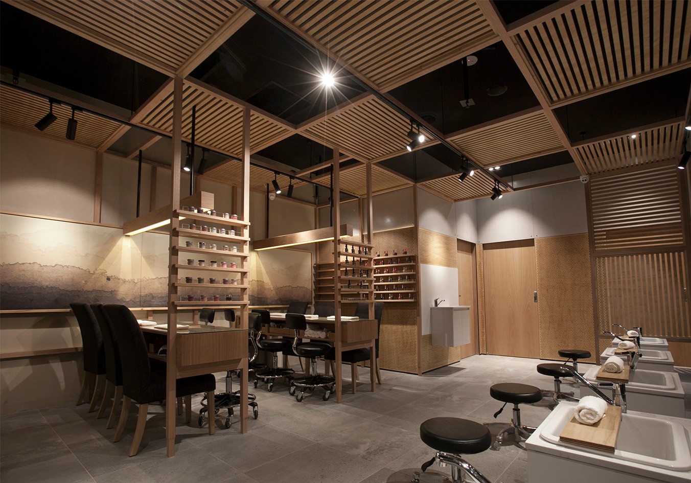 橡木环抱下的温暖 SPA 空间-7