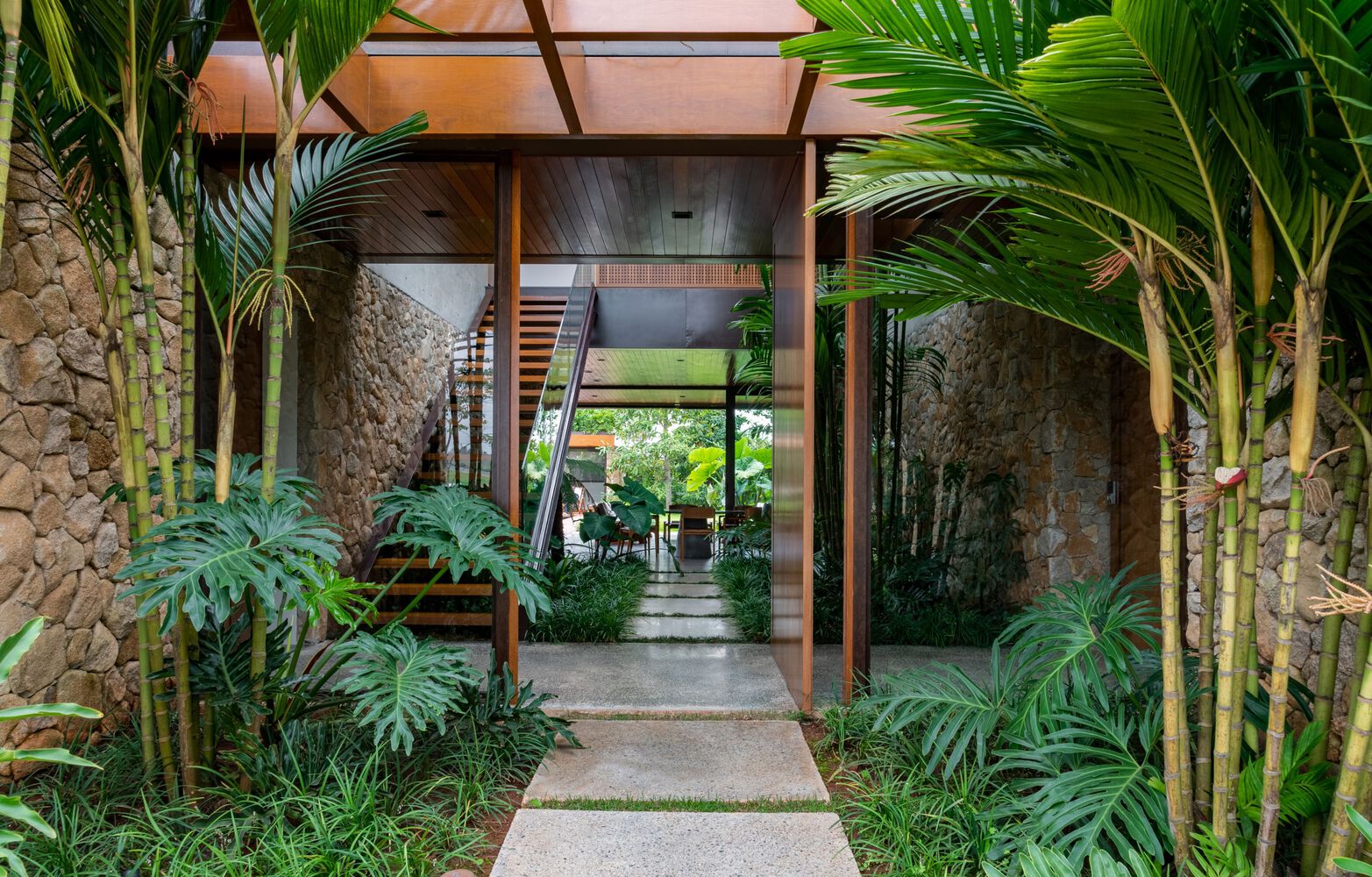 绿意盎然与自然共生的巴西家庭住宅丨巴西圣保罗-3