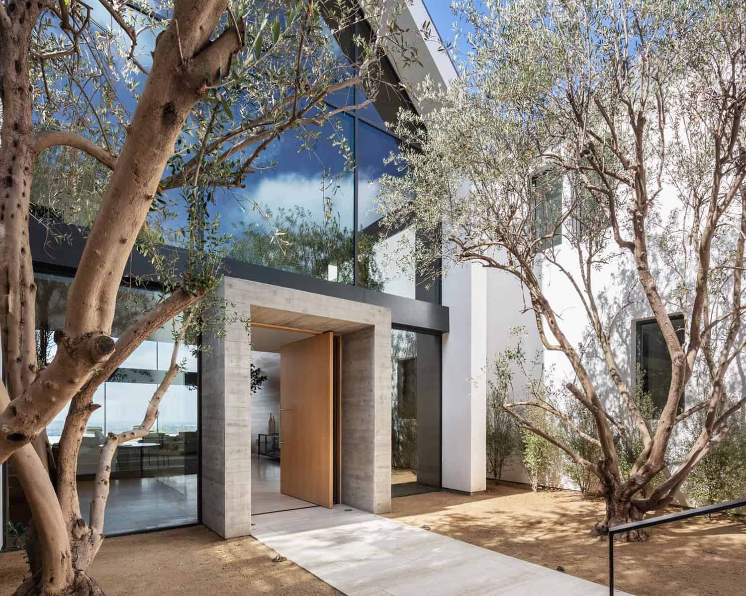 Fascinating minimalist home is cantilevered over the Los Angeles hills-6