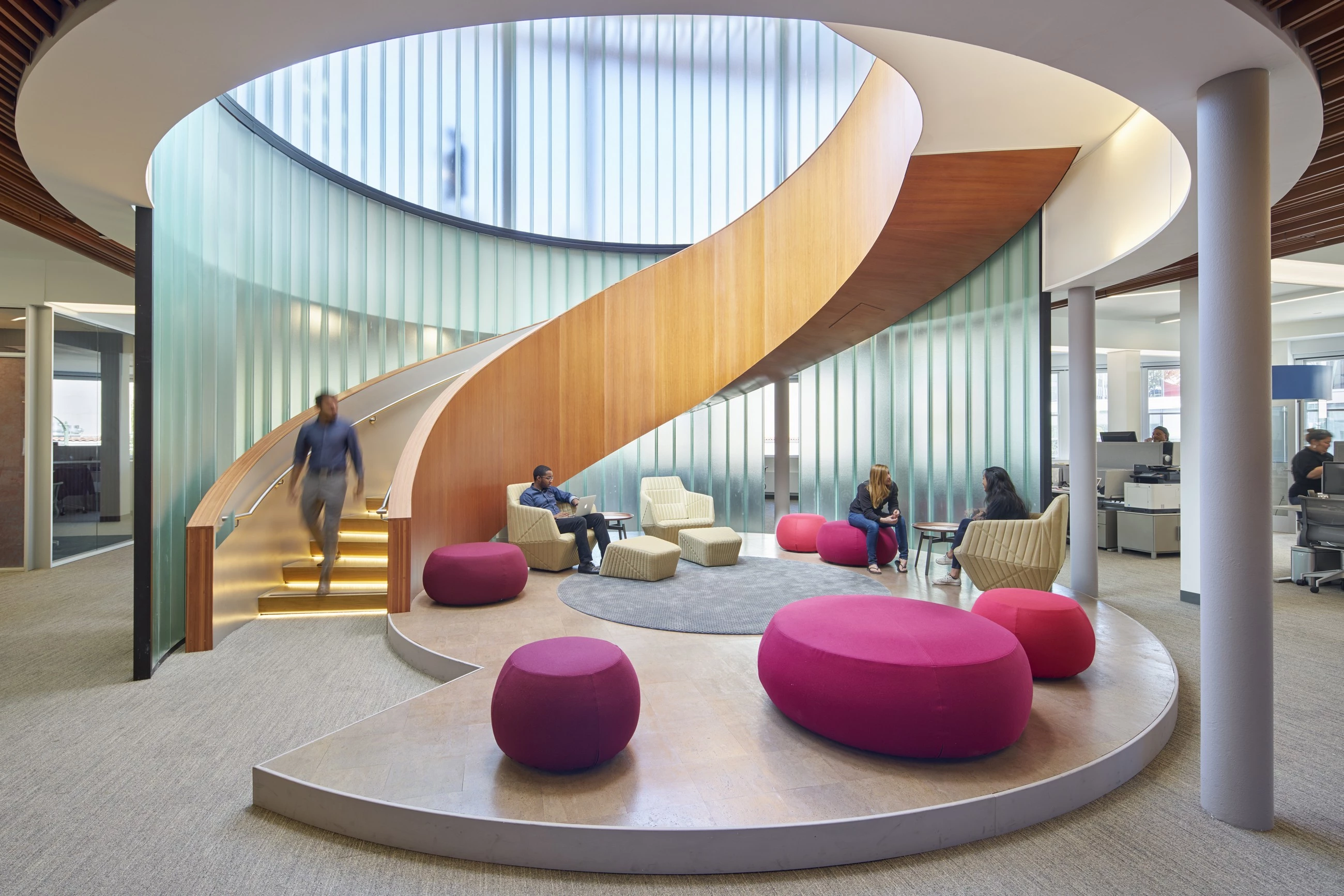 连接开放民主，Kapor 中心打造温馨社交空间-25