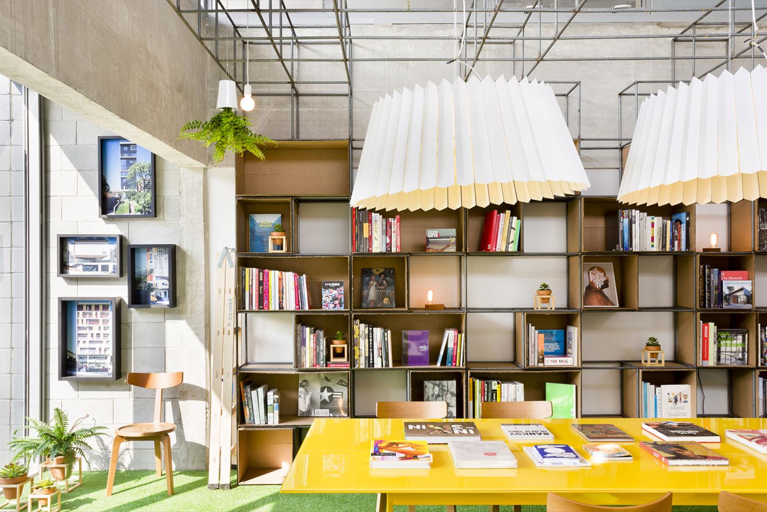 巴西 Idea!Zarvos 临时图书馆 | 钢铁书海中的文化绿洲-7