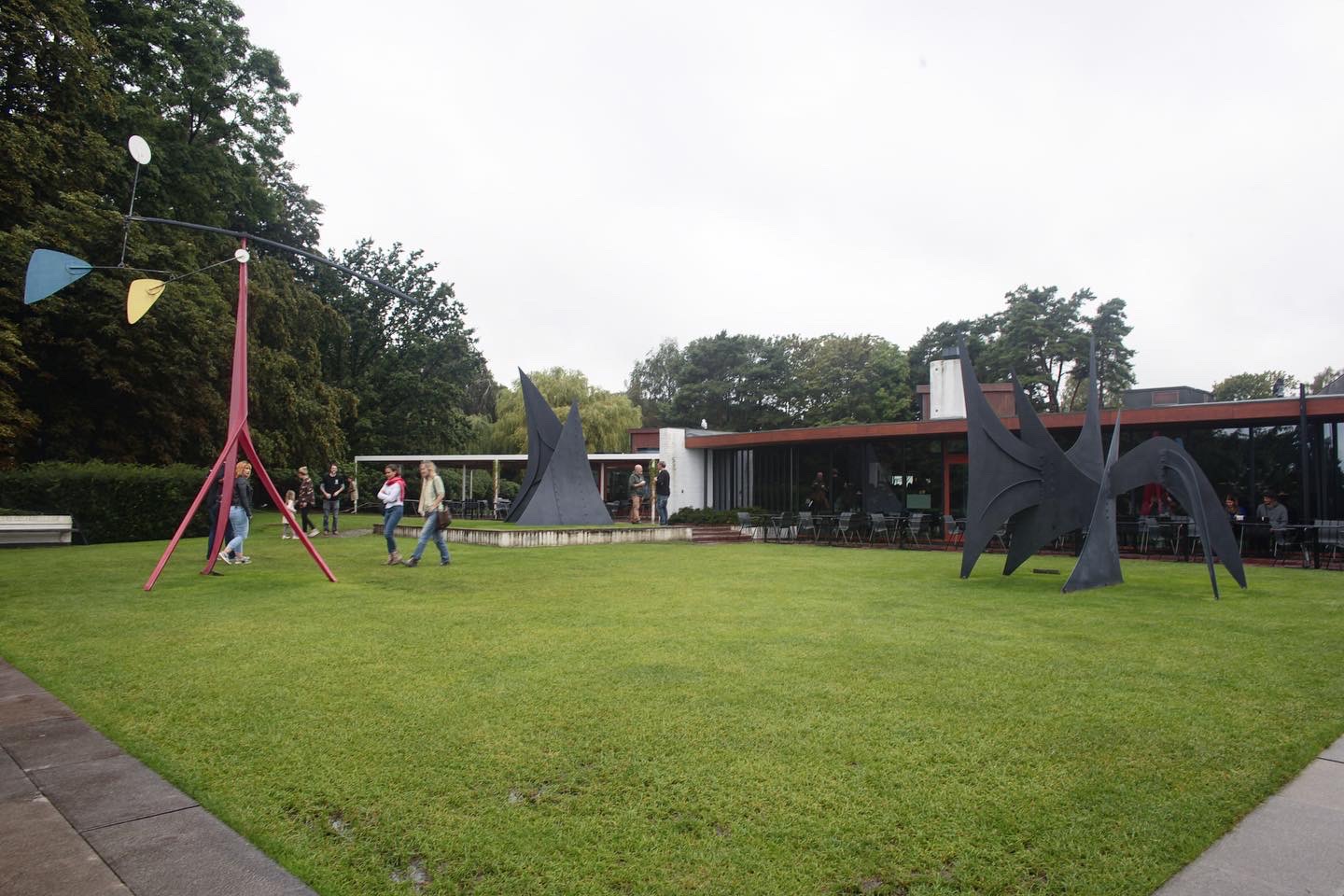 デンマークの海岸線に位置する世界一美しいと称される環境に溶け込む美術館「ルイジアナ美術館」 - #casa-41