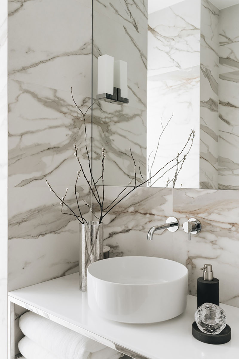 圣彼得堡中心区的迷人白色公寓设计-17