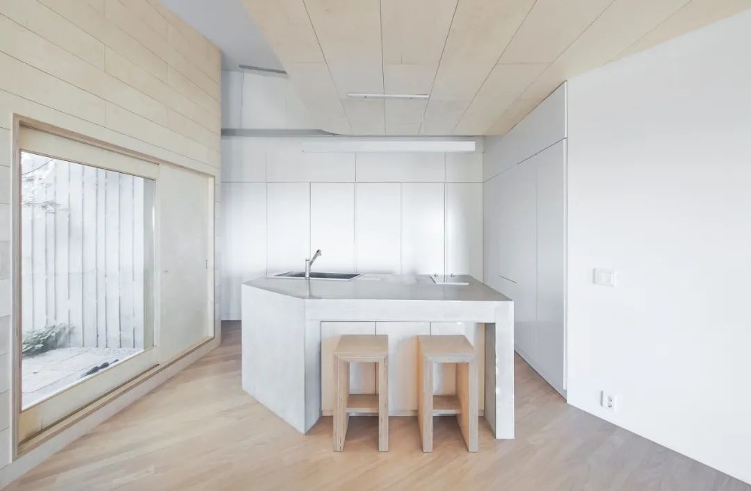 首尔以东的倾斜屋顶乡村住宅-33