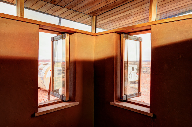 沙漠中的“宽檐帽”住宅丨科罗拉多大学丹佛分校学生,DesignBuildBLUFF 设计事务所-11