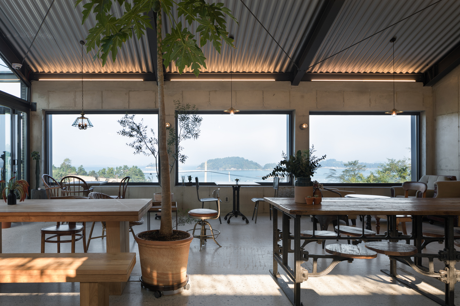 融入自然的简约咖啡馆-75