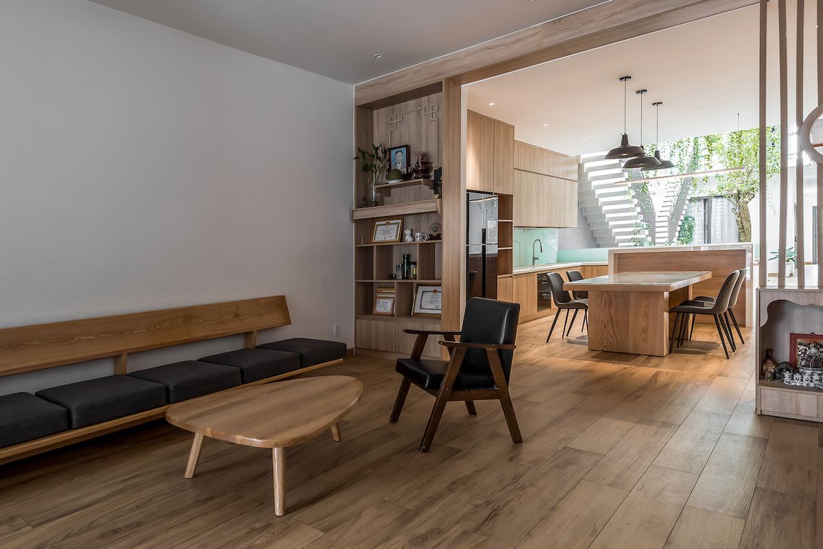 绿色桥梁连接多世代家庭-7