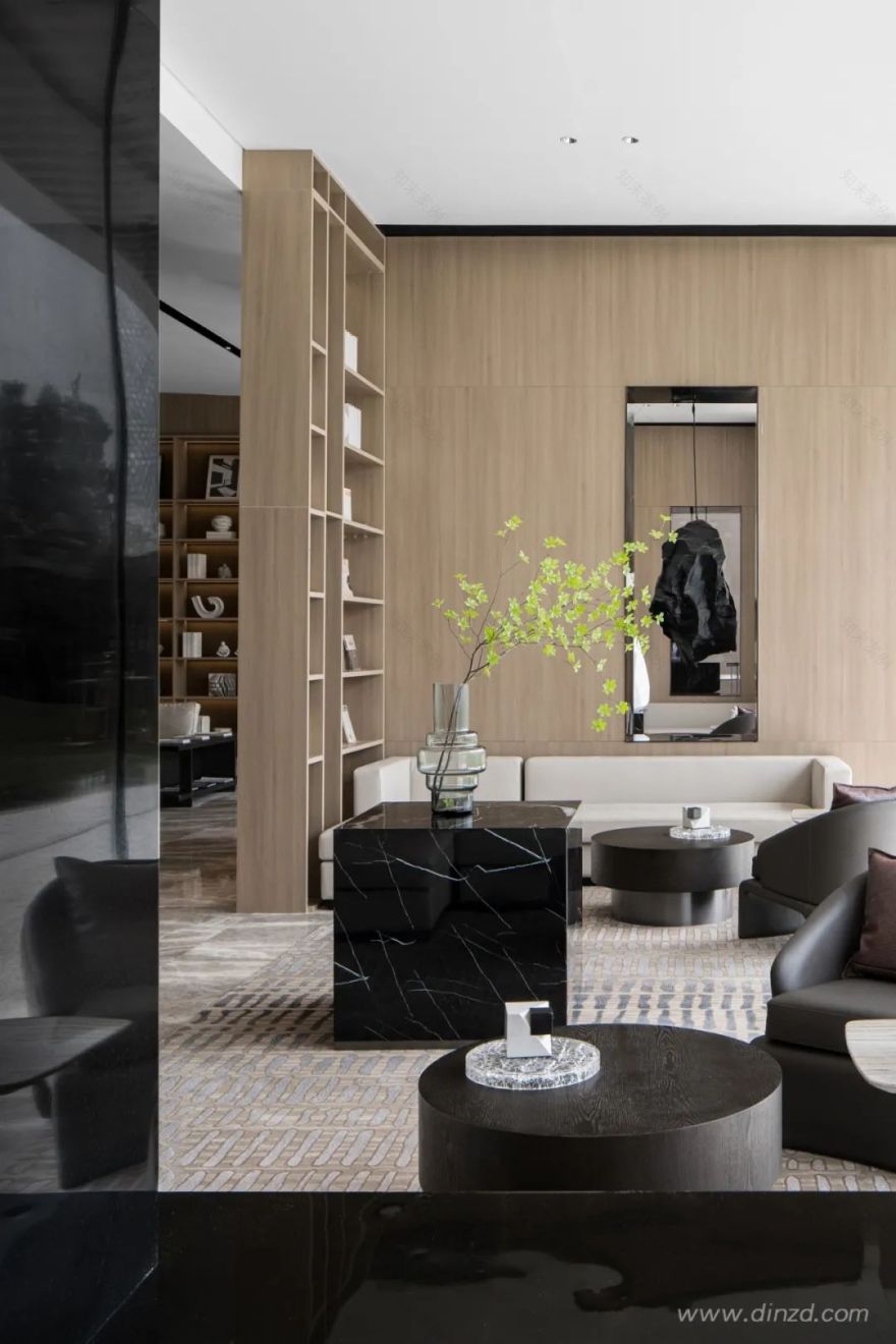 青岛 MOMA 通汇当代阅销售中心 | 现代与线条主义的艺术混搭-34