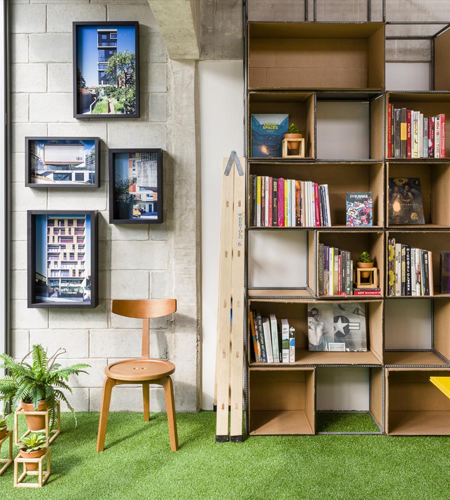 巴西 Idea!Zarvos 临时图书馆 | 钢铁书海中的文化绿洲-9