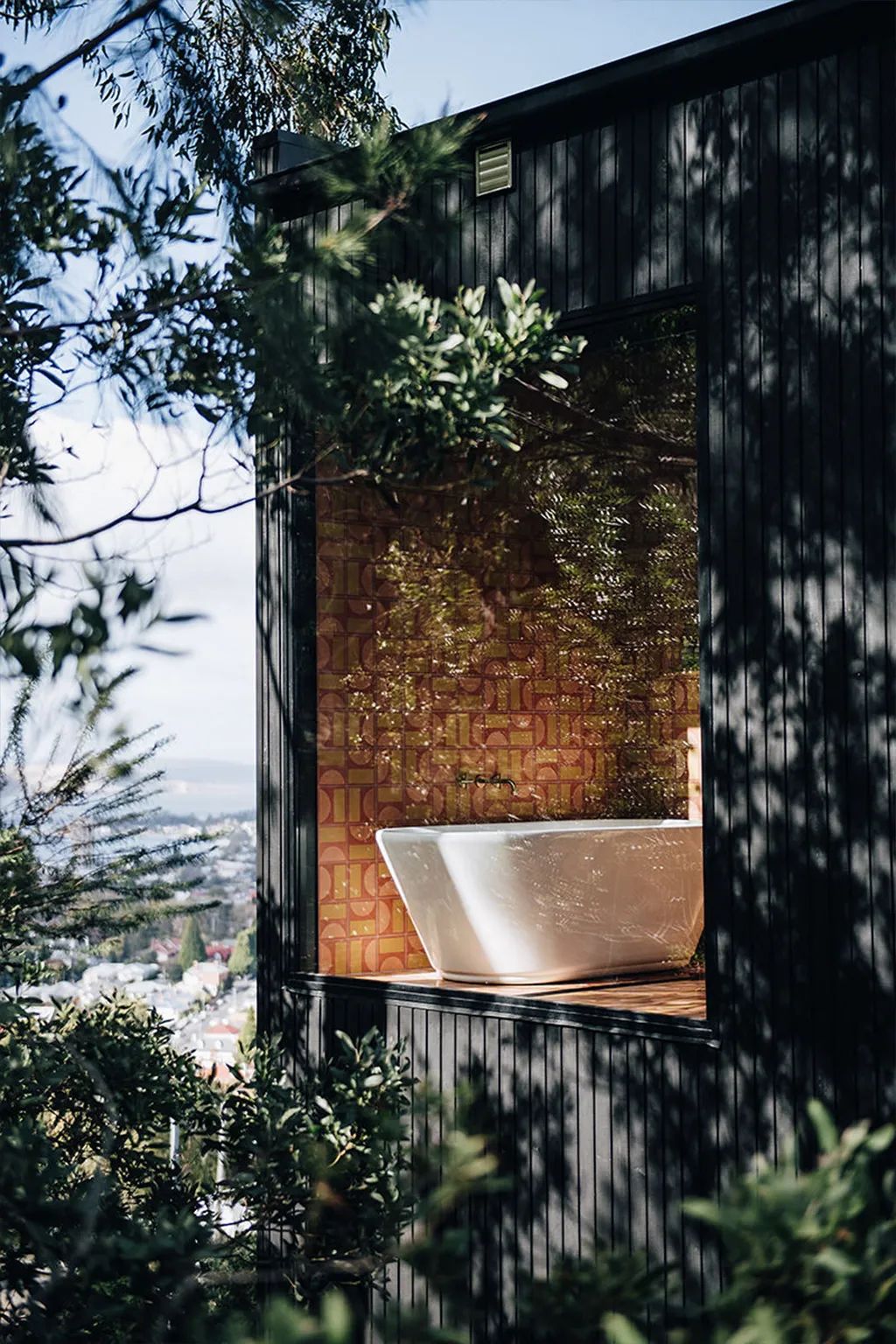 暗黑系别墅 · 光与影的协奏曲丨澳大利亚霍巴特丨Hearth 室内建筑和设计工作室-27