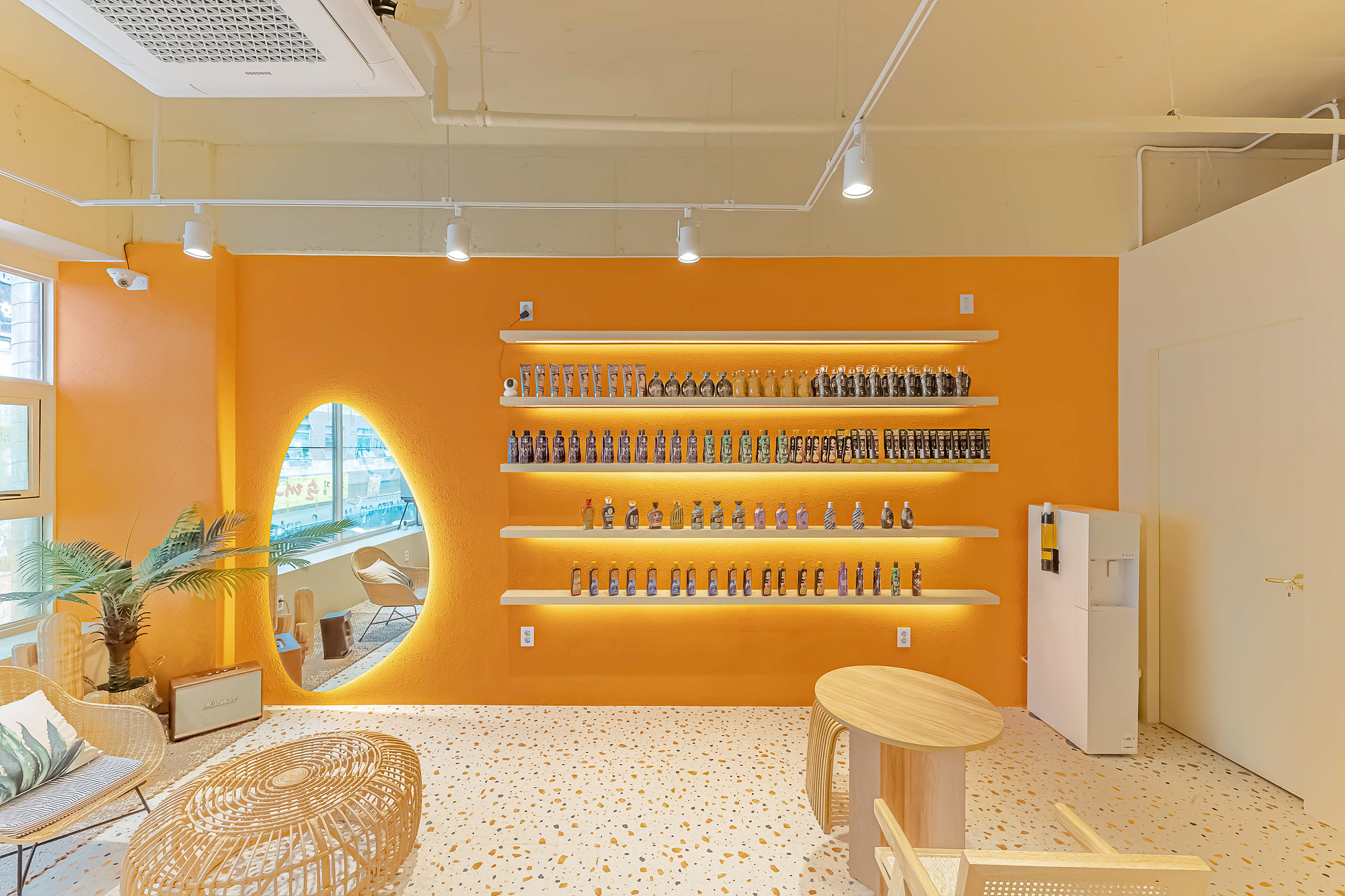 22 坪橙色调 pointing 店铺室内设计-5