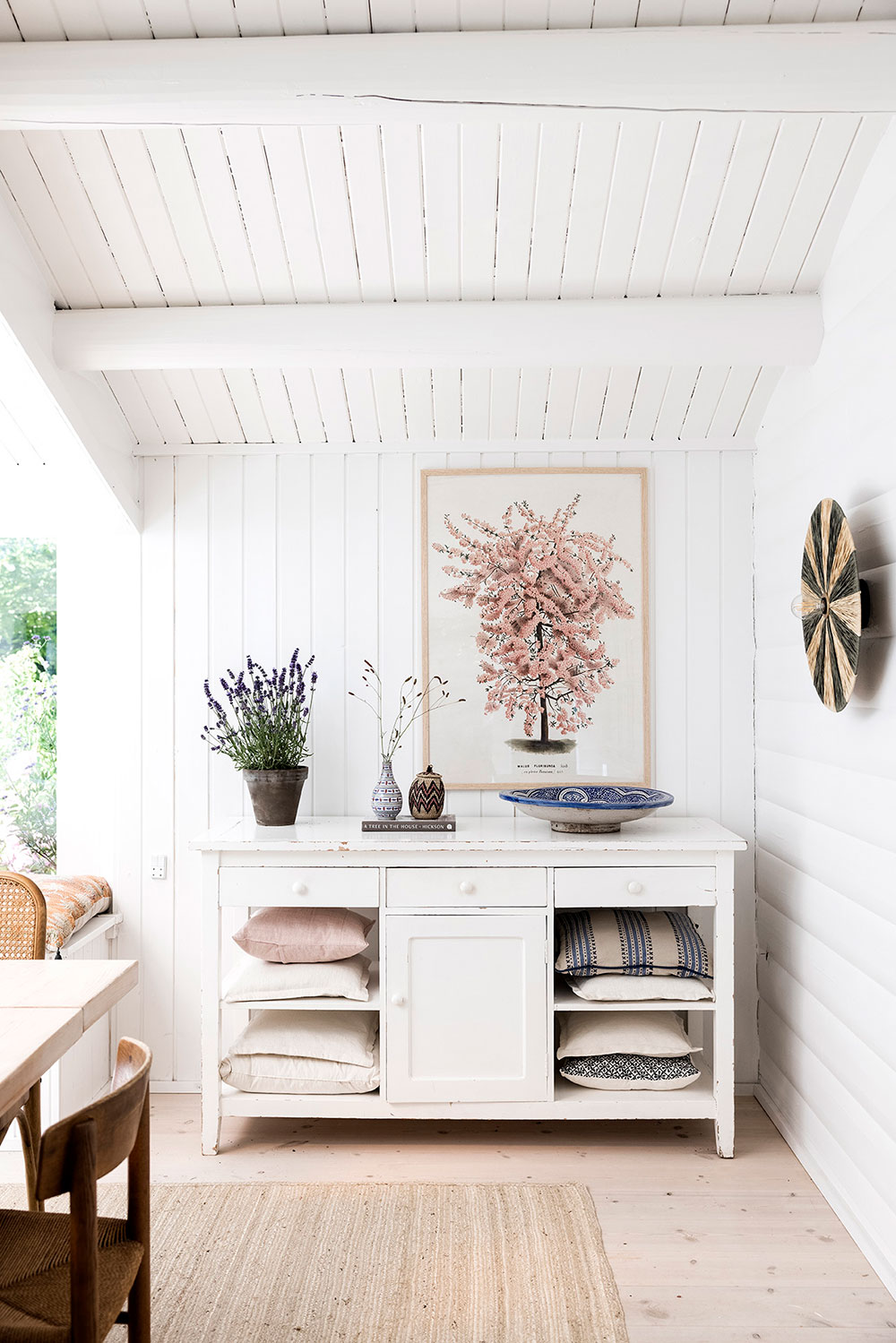 丹麦温馨乡村小屋，白色内饰的极致魅力-8