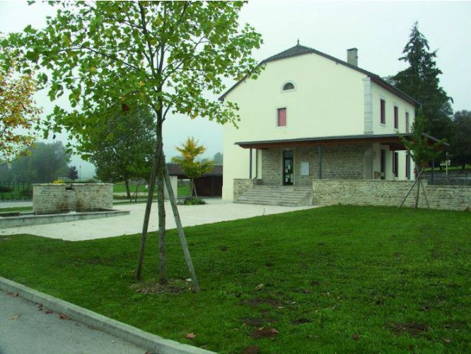 建设多功能社区大厅及市政广场和场地改造丨法国-7