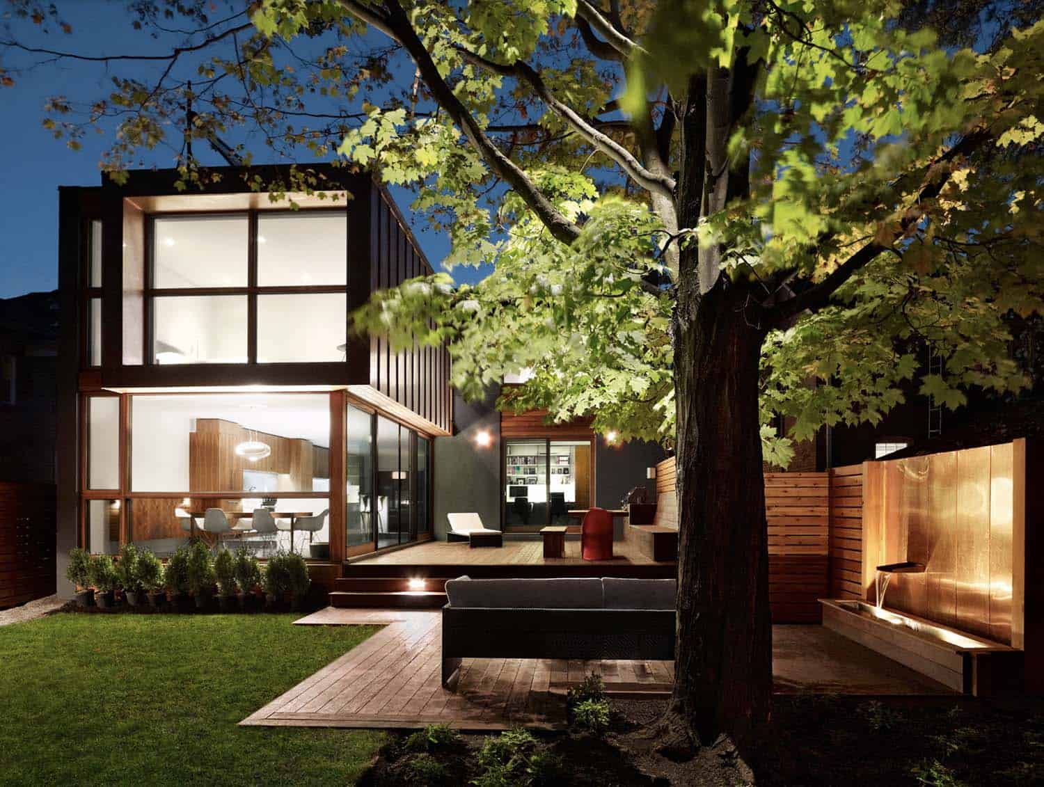 This compact Toronto house gets a stunning modern makeover-28