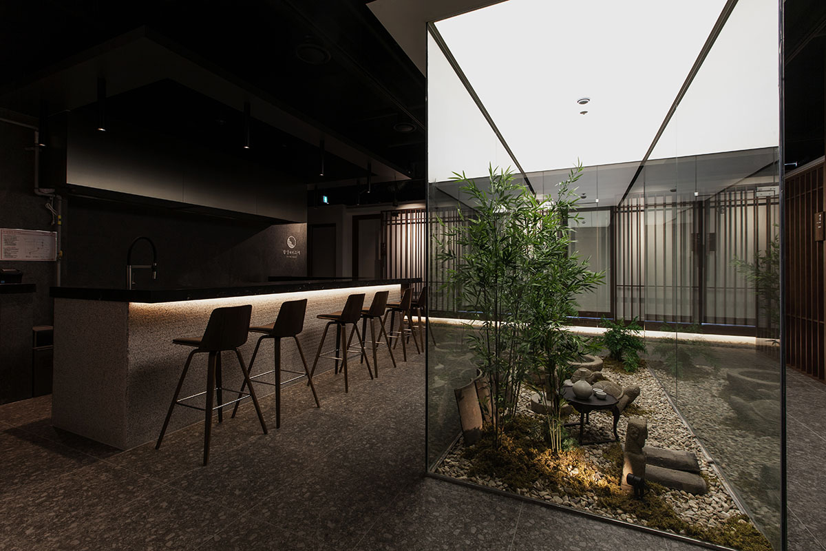 韩式餐厅“中央情报局”设计 | 石木庭院与传统氛围的完美结合-24