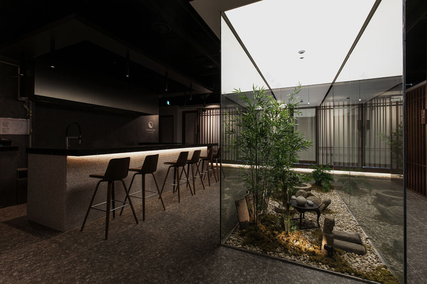 韩式餐厅“中央情报局”设计 | 石木庭院与传统氛围的完美结合-24