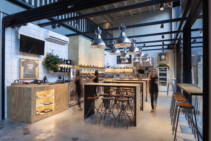 自由犬酒吧间-0