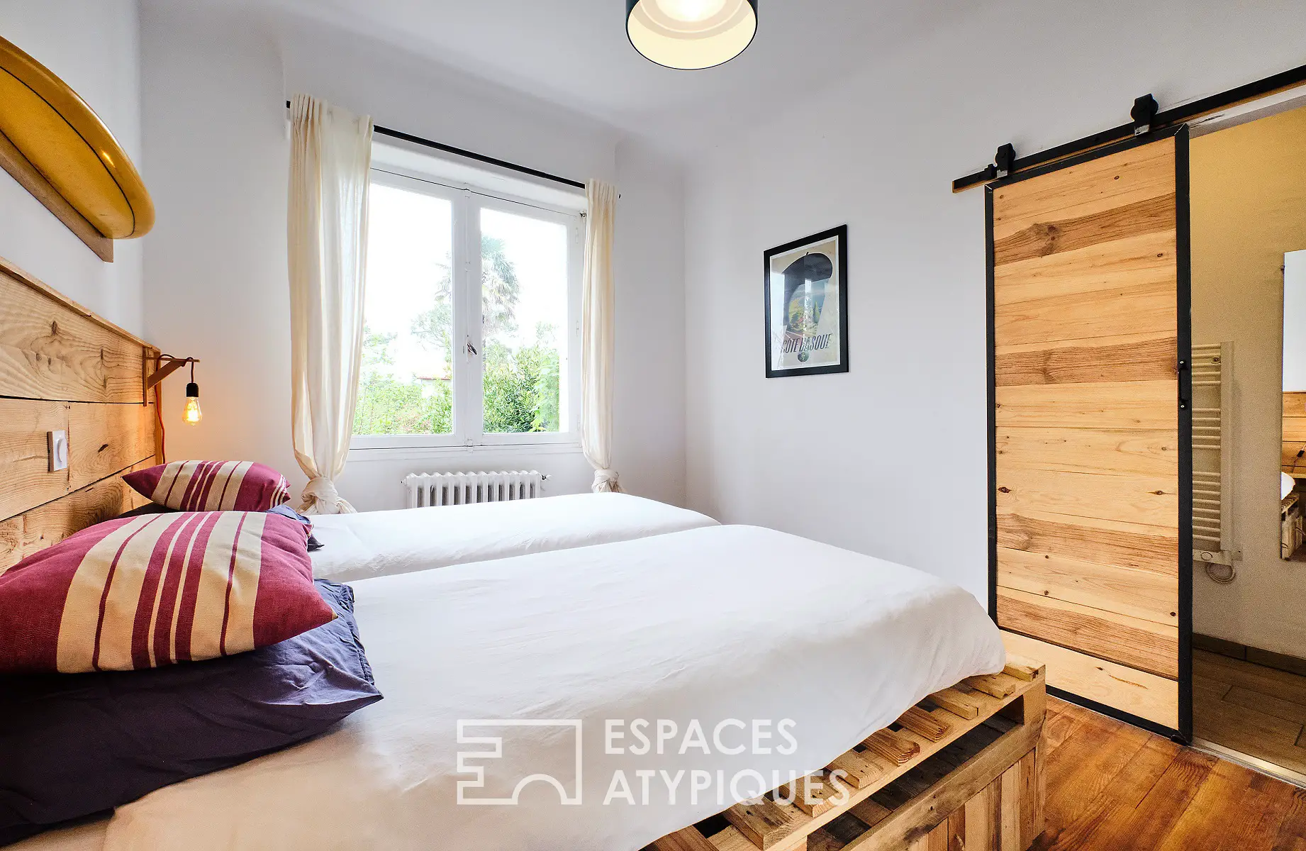 西班牙巴斯克海岸 | 焕新复古冲浪风格家庭住宅-8