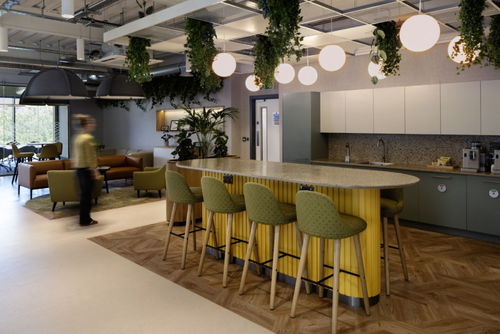 布洛卡工作室设计的柜台办公区
注:Counter Conte·t 这里 Conte·t 可能有误,推测可能是 Content ,如果有更准确的背景信息,翻译可能会更精准 丨英国谢菲尔德-0