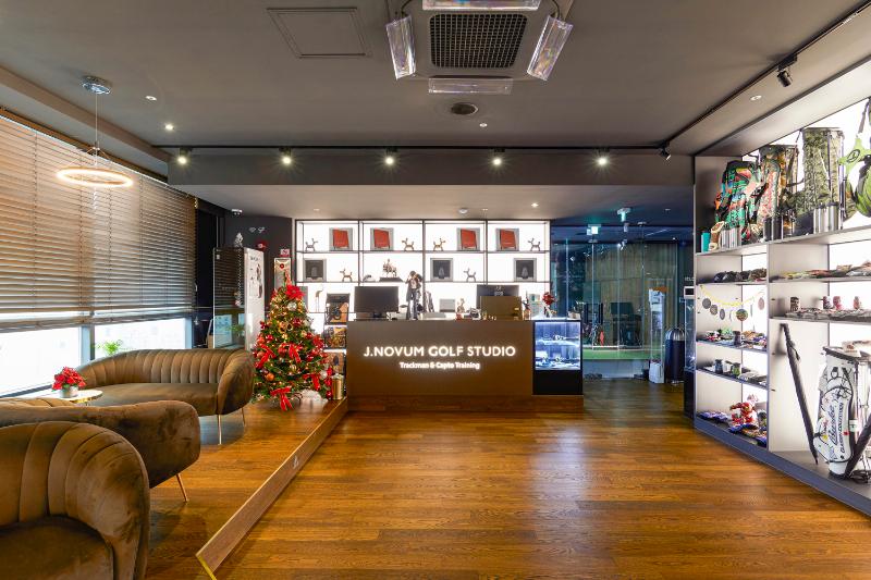 简约高雅的杰诺姆高尔夫球室内设计-16