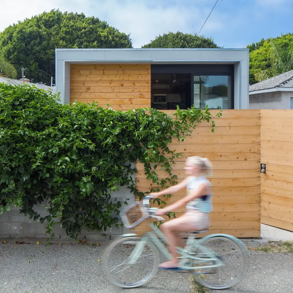 Cette mini maison design et écologique de 30m2 est livrée en kit-10